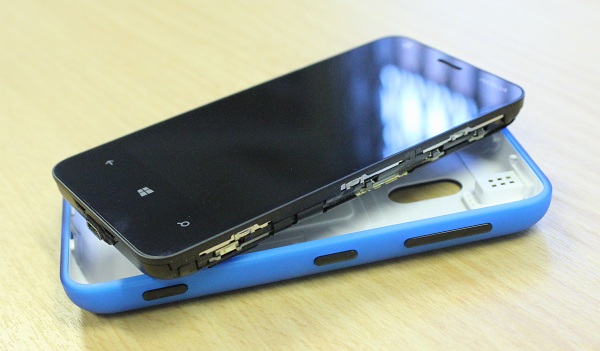 Nokia Lumia 620 Side Angle